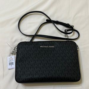 New With Tag Michael Kors Jet Set Black LG EW Crossbody